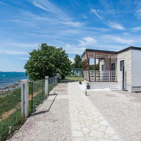 Mobile Plumeria 3 ביוגראד נה מורו